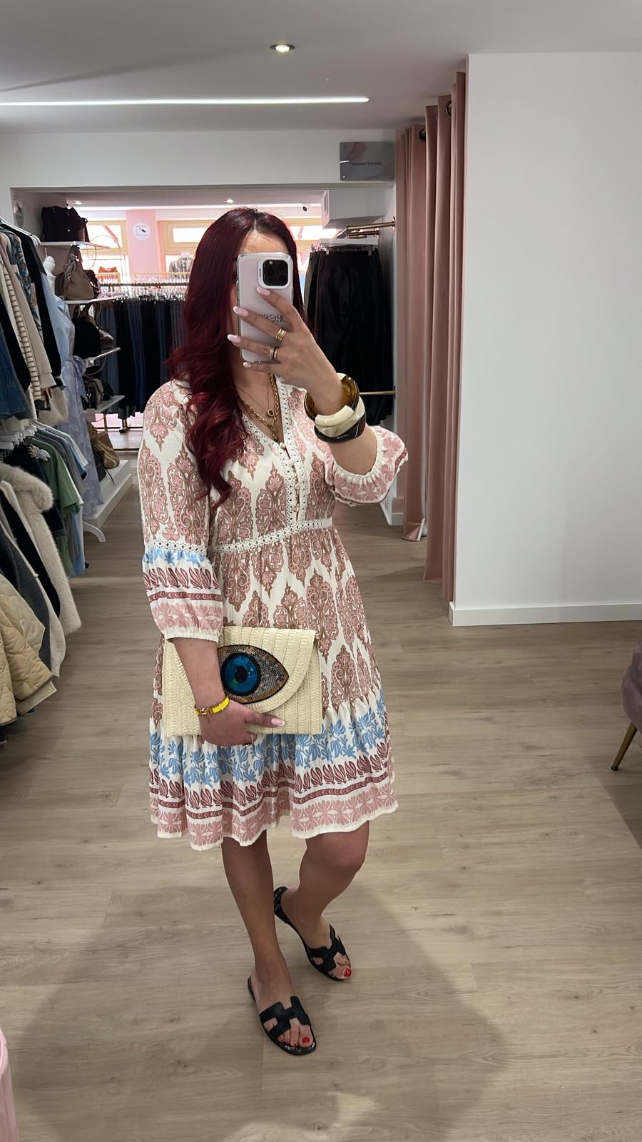 Robe brodée rose