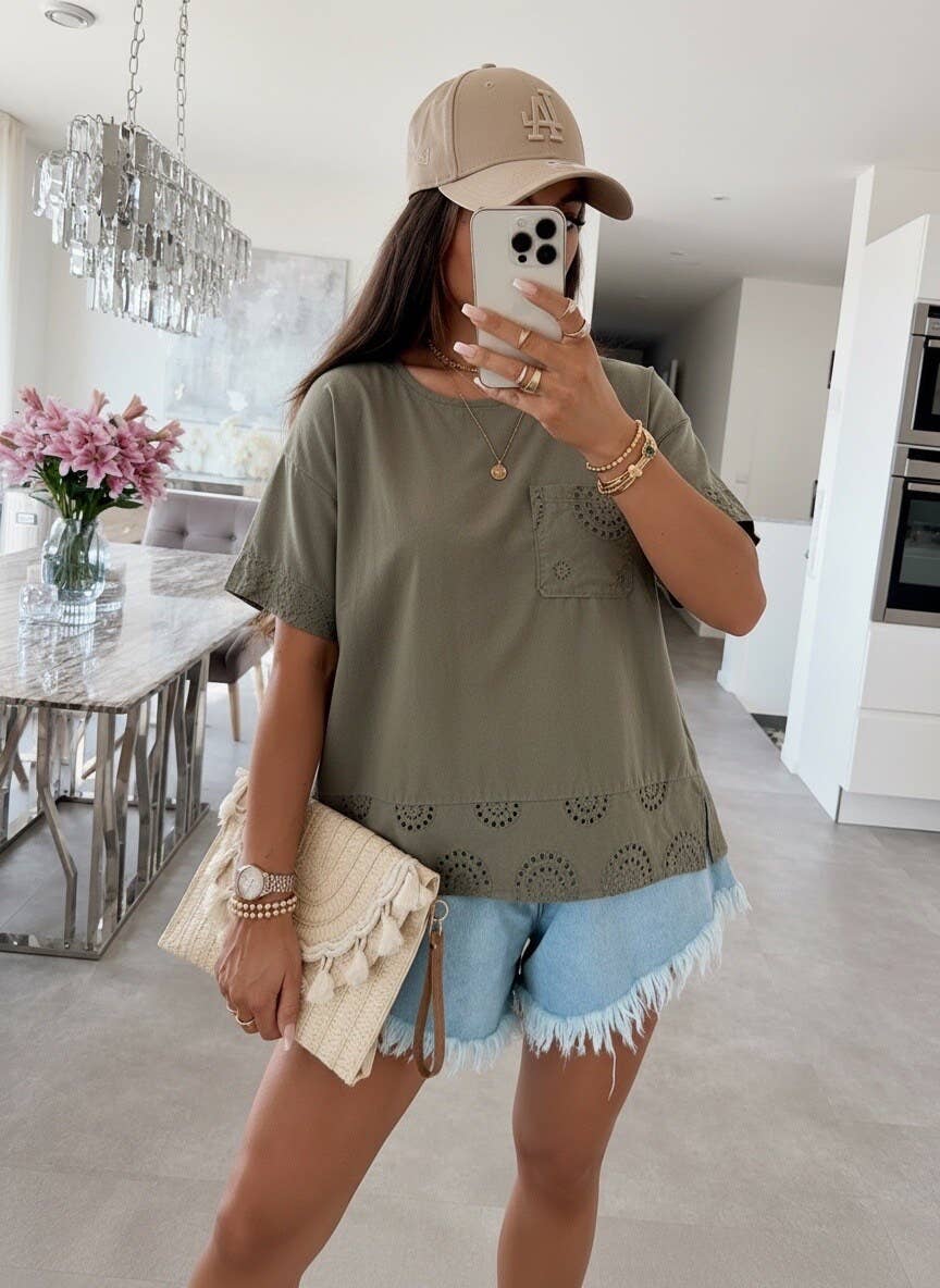 Top Fluide – Poche Brodée Finitions Dentelle