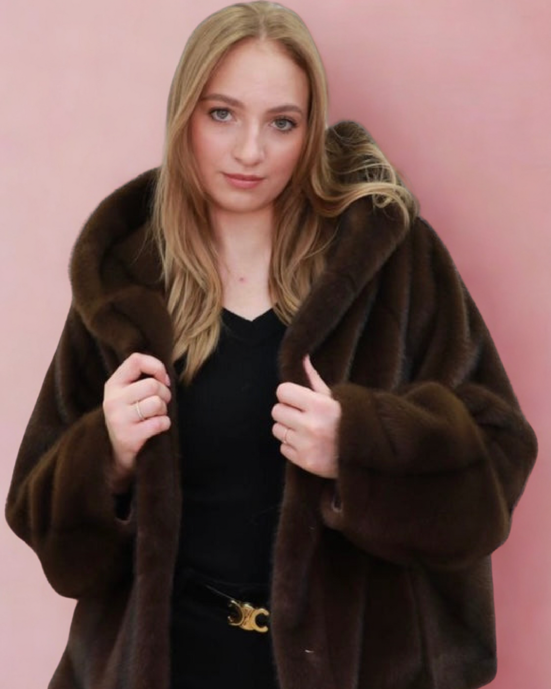 Manteau à capuche, fausse fourrure